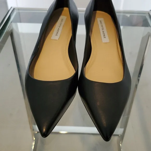 Saks 5th Ave womens Black Leather Kitten Heel Pumps Size 6 like new no box - Picture 2 of 8